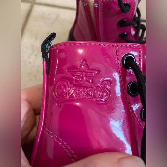 🎀 OVEKOS Hot Pink Patent Fur Lined Toddler Combat Boots EU 20 (4.5/5) - Picture 4 of 9